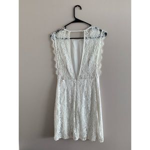 Urban Outfitters Dresses - ๐2 for 15 Dresses๐ White Lace Dress w/ Open Back Urban Outfitters Dresses - ๐2 for 15 Dresses๐ White Lace Dress w/ Open Back